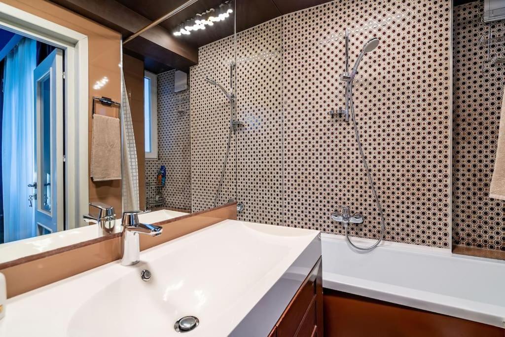 Modern - Central Apartment Bucarest Esterno foto