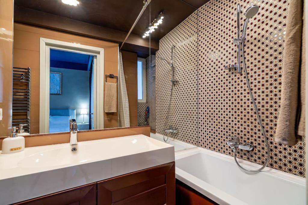 Modern - Central Apartment Bucarest Esterno foto